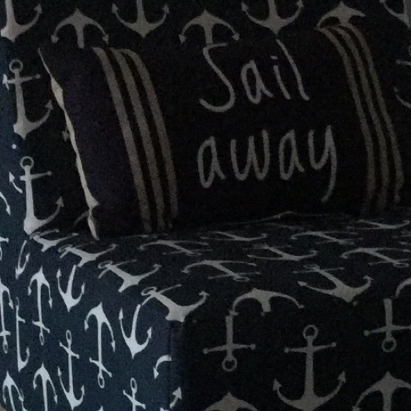 Meet your Posher, Nicole - Picture 1 of 1